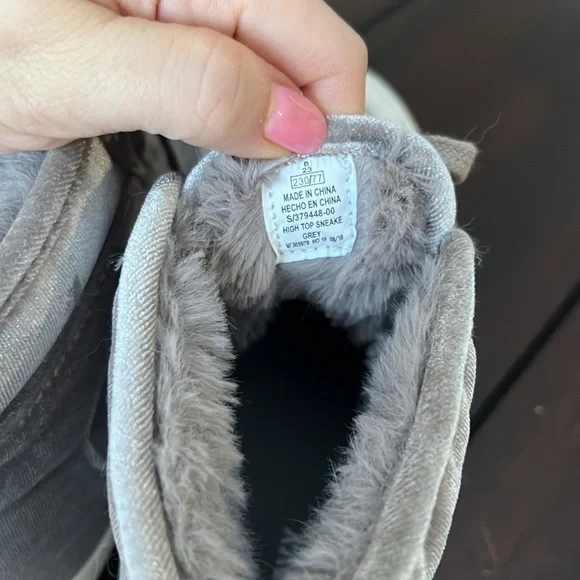 Sneakers - Picture 5 of 5